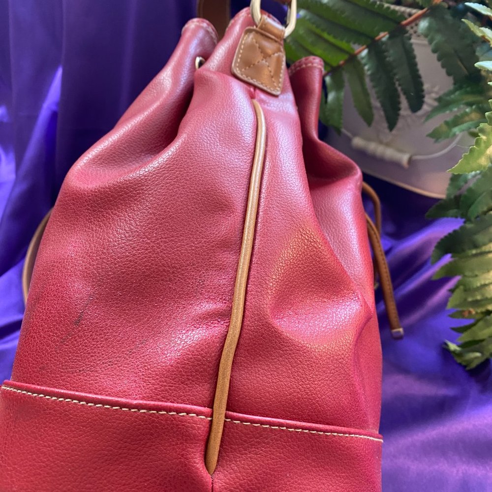 📌Liz Claiborne Great Locking Handbag space for a lot of stuff - Picture 6 of 14